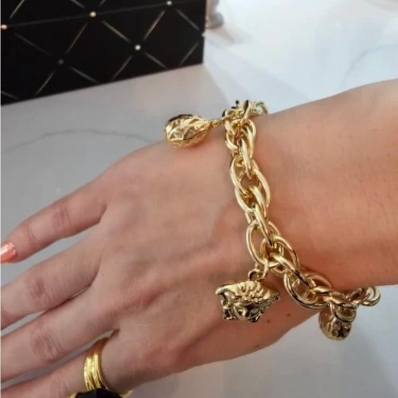 18K Gold Plated Designer Inspired Medusa Head Chunky Link Charm Bracelet - Picture 8 of 8